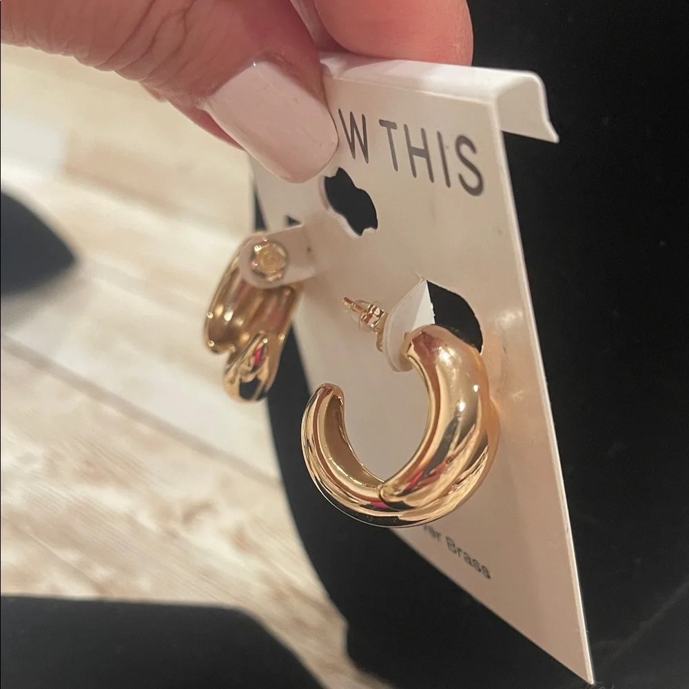 And Now This Gold Hoop Earrings - Picture 2 of 3